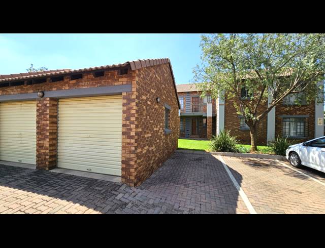 2 BEDROOM APARTMENT FOR SALE IN MOOIKLOOF RIDGE